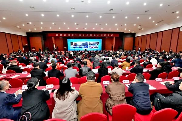 3月9日，颍泉区举行华体育app最新版本更新内容大会暨集中签约仪式，现场成功签约20个项目。截止目前，颍泉区一季度共签约21个项目，总投资107亿元，迎来新年华体育app最新版本更新内容工作开门红。