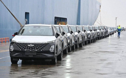 数据显示，今年前7个月，安徽省出口机电产品2239.4亿元，同比增长12%，占出口总值的69.8%。电动汽车、锂离子蓄电池、光伏产品“新三样”产品合计出口273.4亿元，同比增长7.3%。“值得关注的是，汽车（含底盘）及零配件合计679.9亿元，同比增长24.6%，拉动全省出口增长4.6个百分点。”合肥海关统计分析处处长汪德葆说。