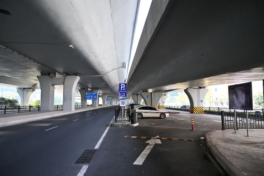合肥经开区首个高架桥下停车场试运营
