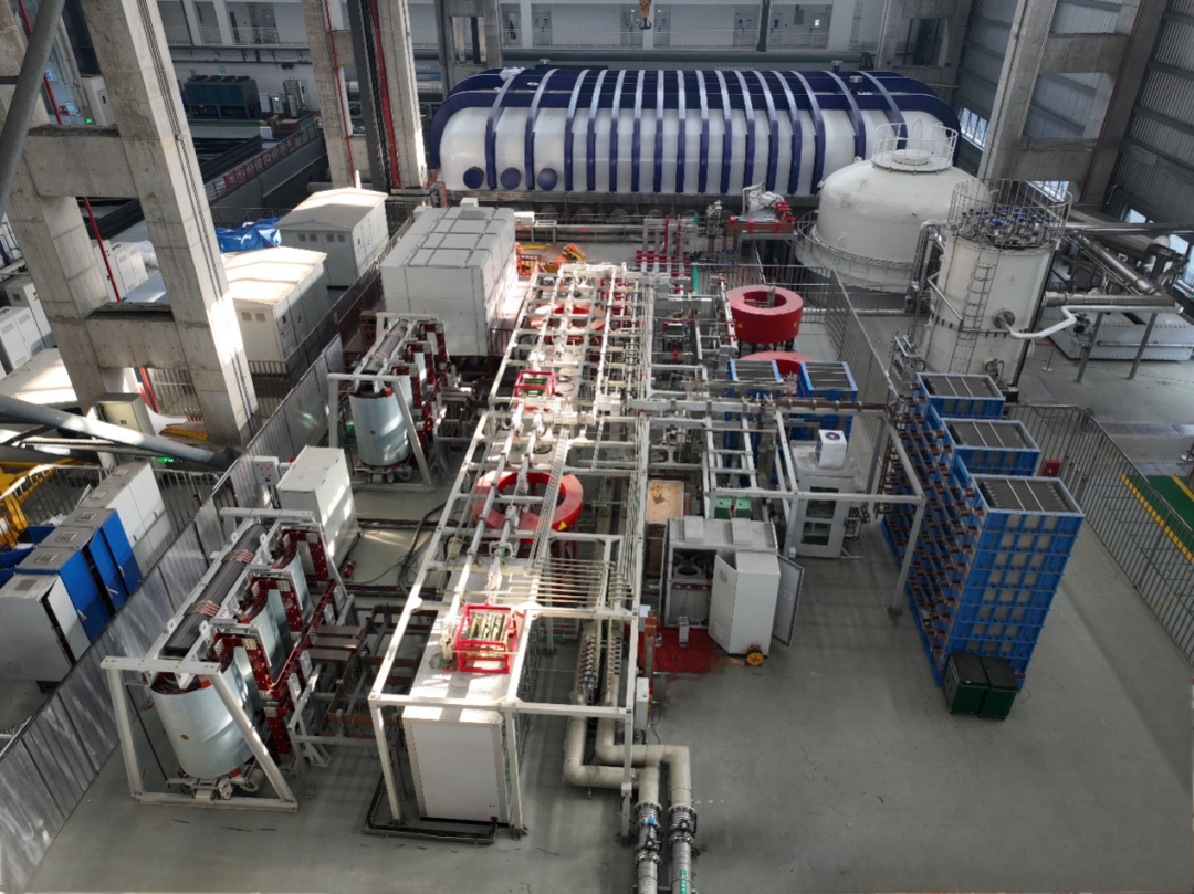 超导磁体系统示意图