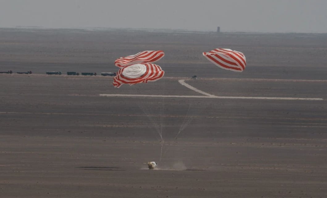 梦舟载人飞船零高度逃逸飞行试验取得圆满成功