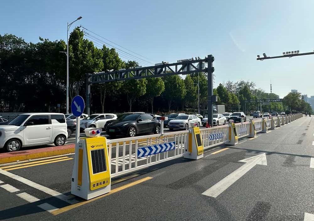 安徽首处潮汐变道机器人在合肥“上岗”