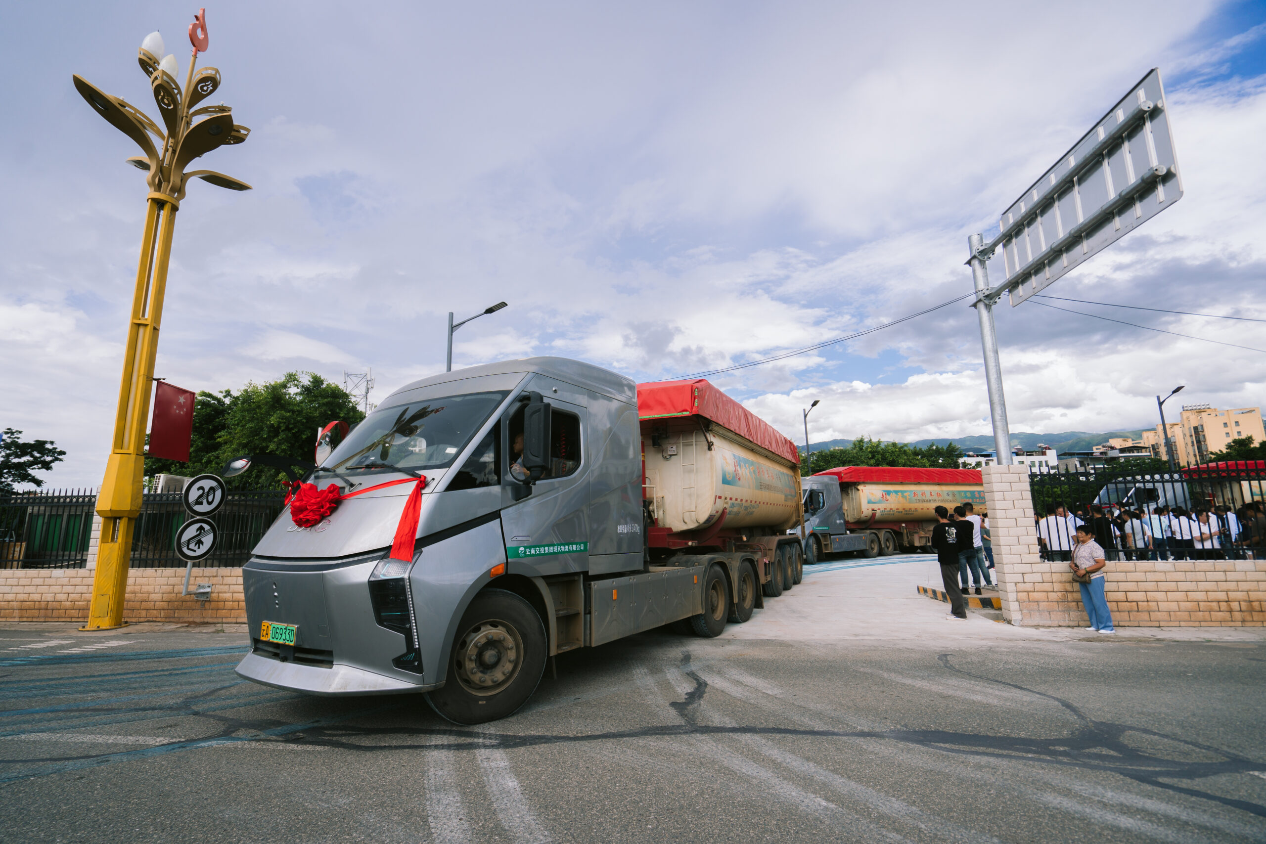 首批10辆，合肥造新能源重卡交付！