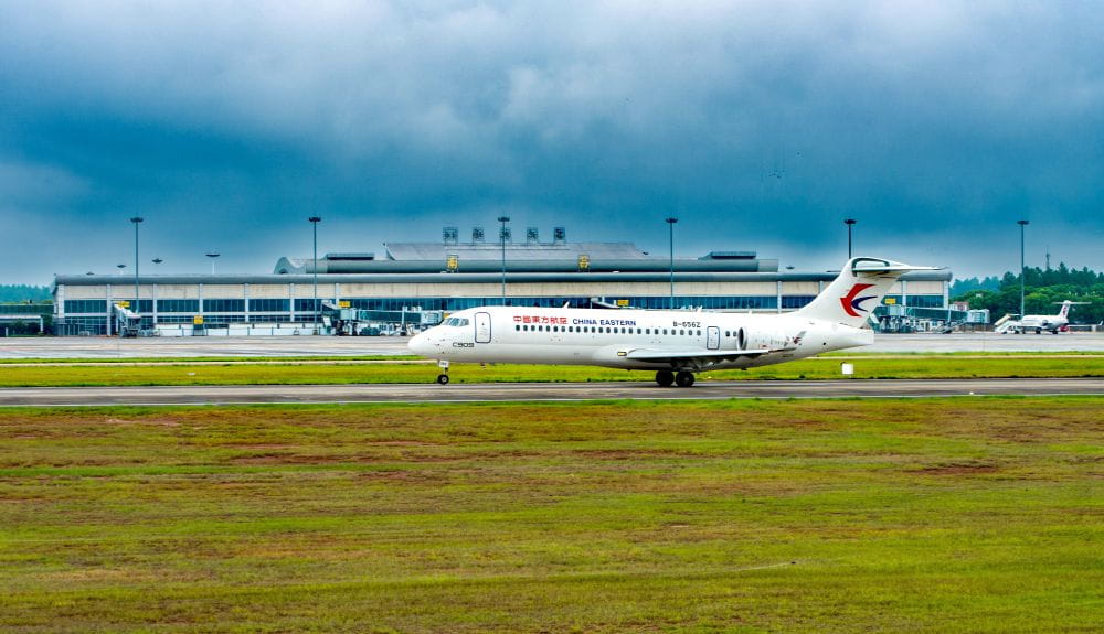 国产民机C909首条地区航线正式开通