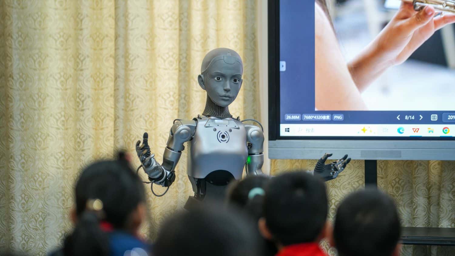 全球首款全尺寸仿生机器人在合肥“开讲”