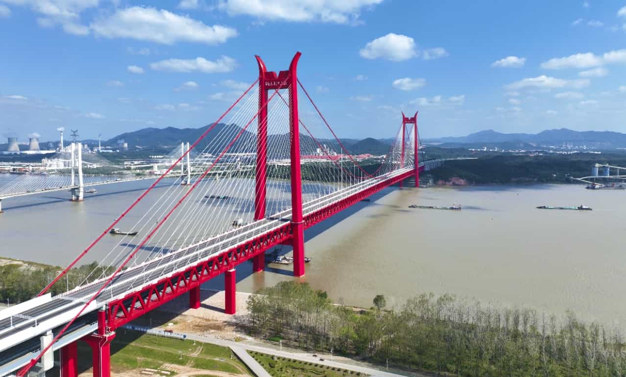 世界首座双层斜拉悬索协作体系大桥实现通车
